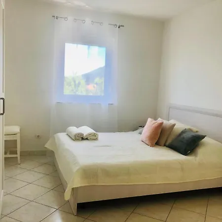 Apartment Molly Lovran